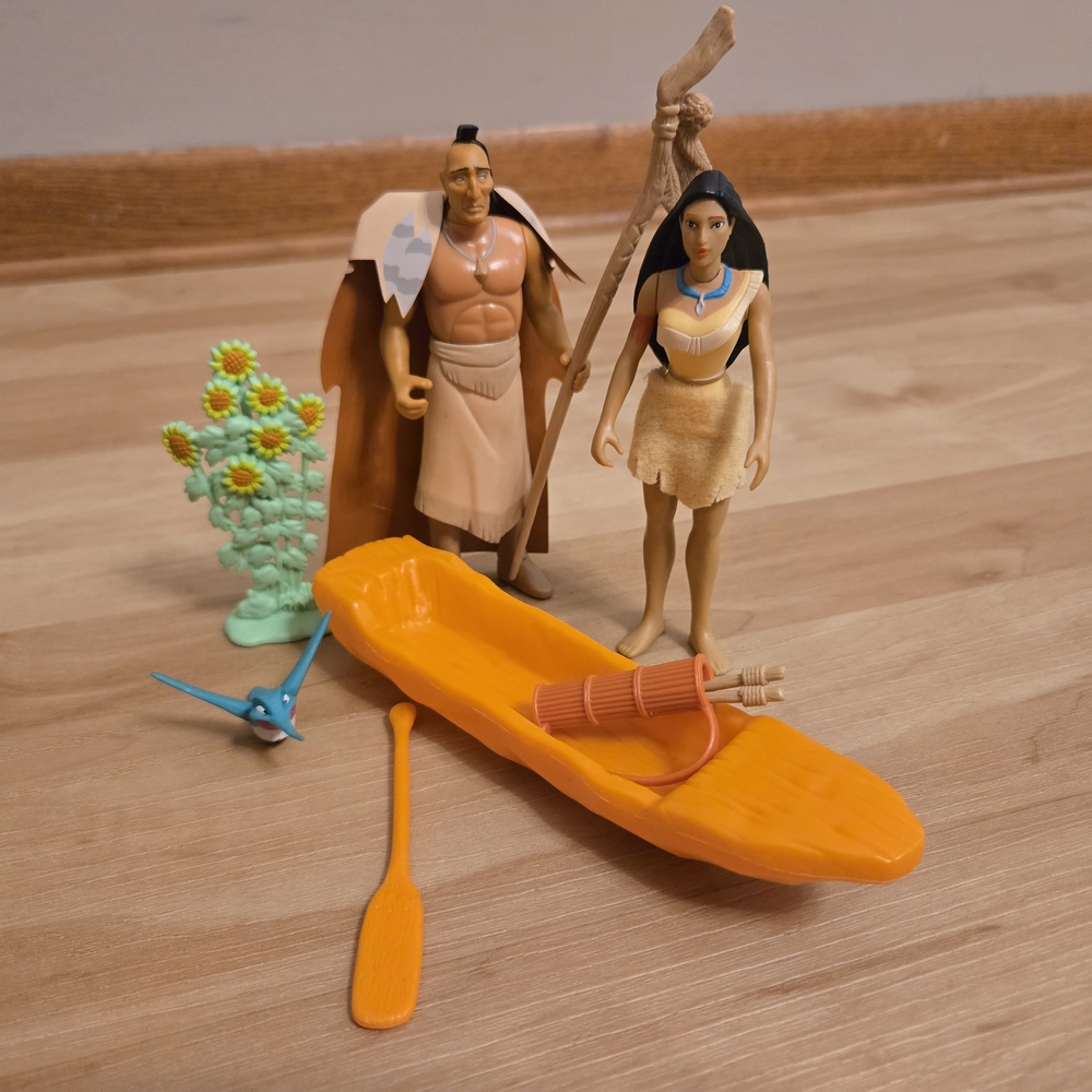 Disney Orange Canoe Playset with Tribal Figures and Accessories